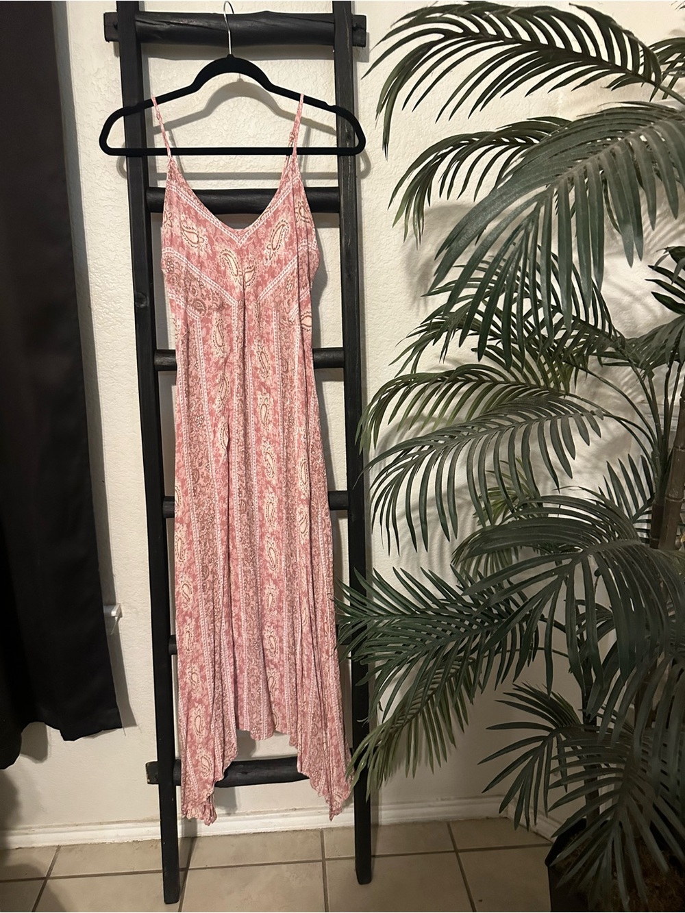 Knox Rose Pink Paisley High-Low Maxi Dress